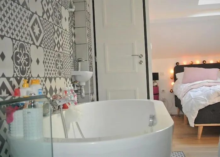 Paisible Avec Piscine Privative *